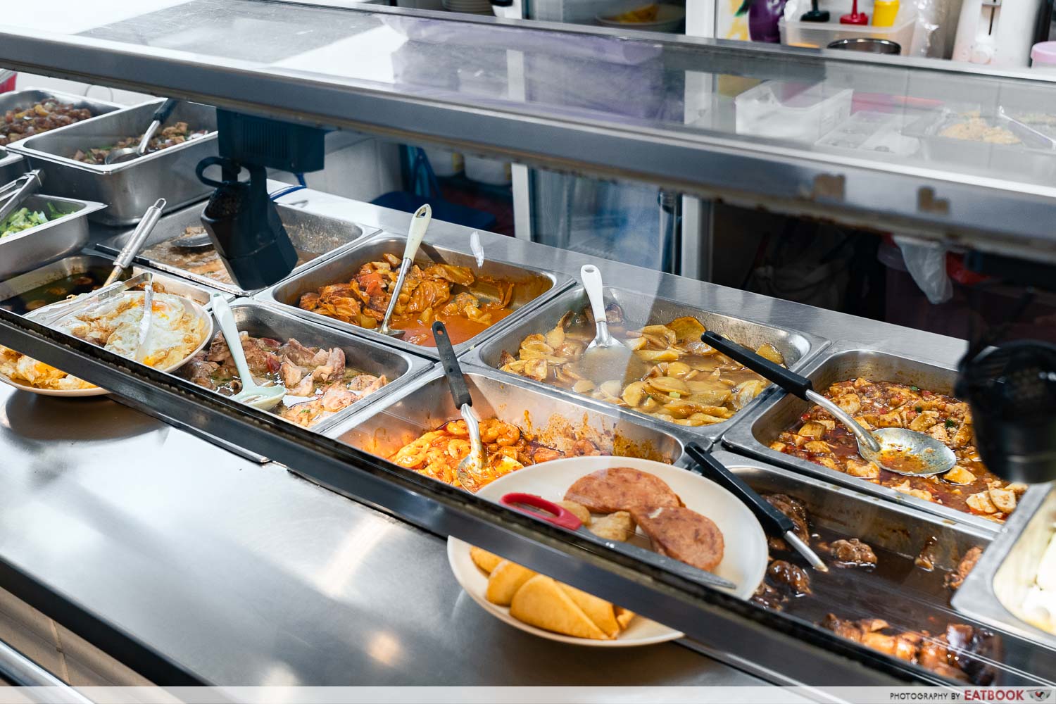 komoco-motors-cafeteria-display-flatlay