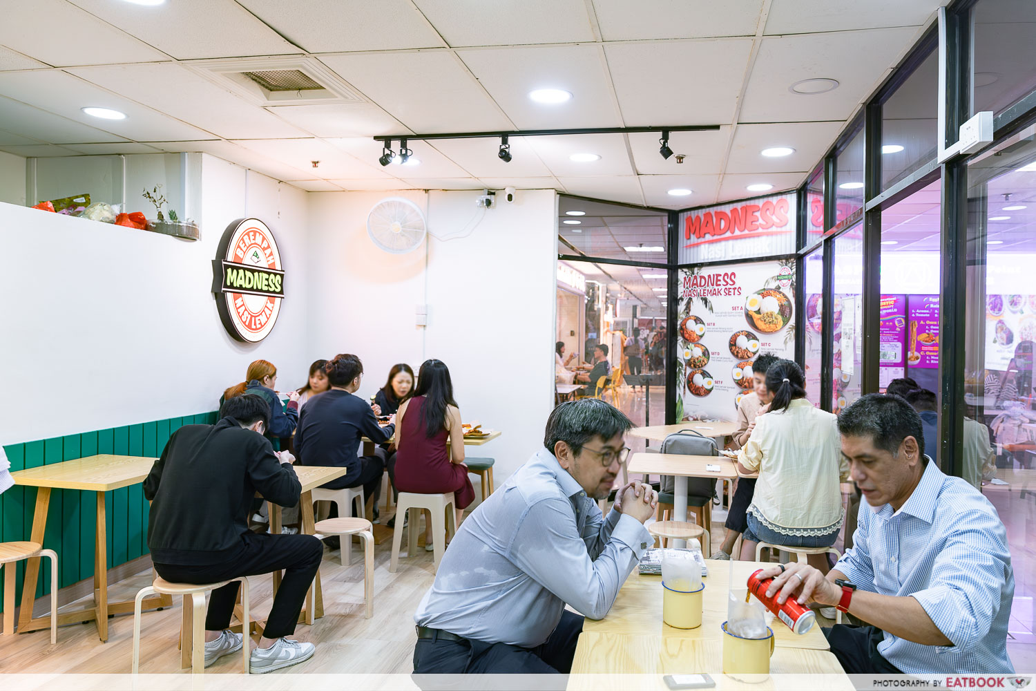 madness-nasi-lemak-ambience