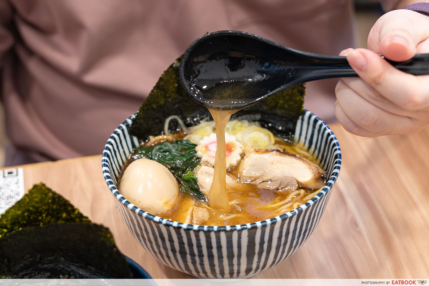 menya-saku-sakuramen-pour