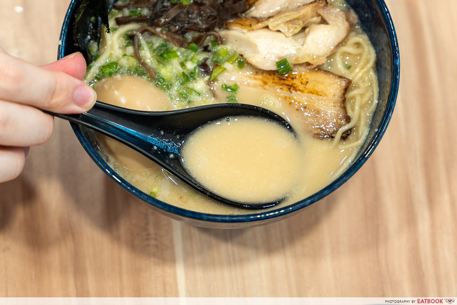 menya-saku-tonkotsu-broth