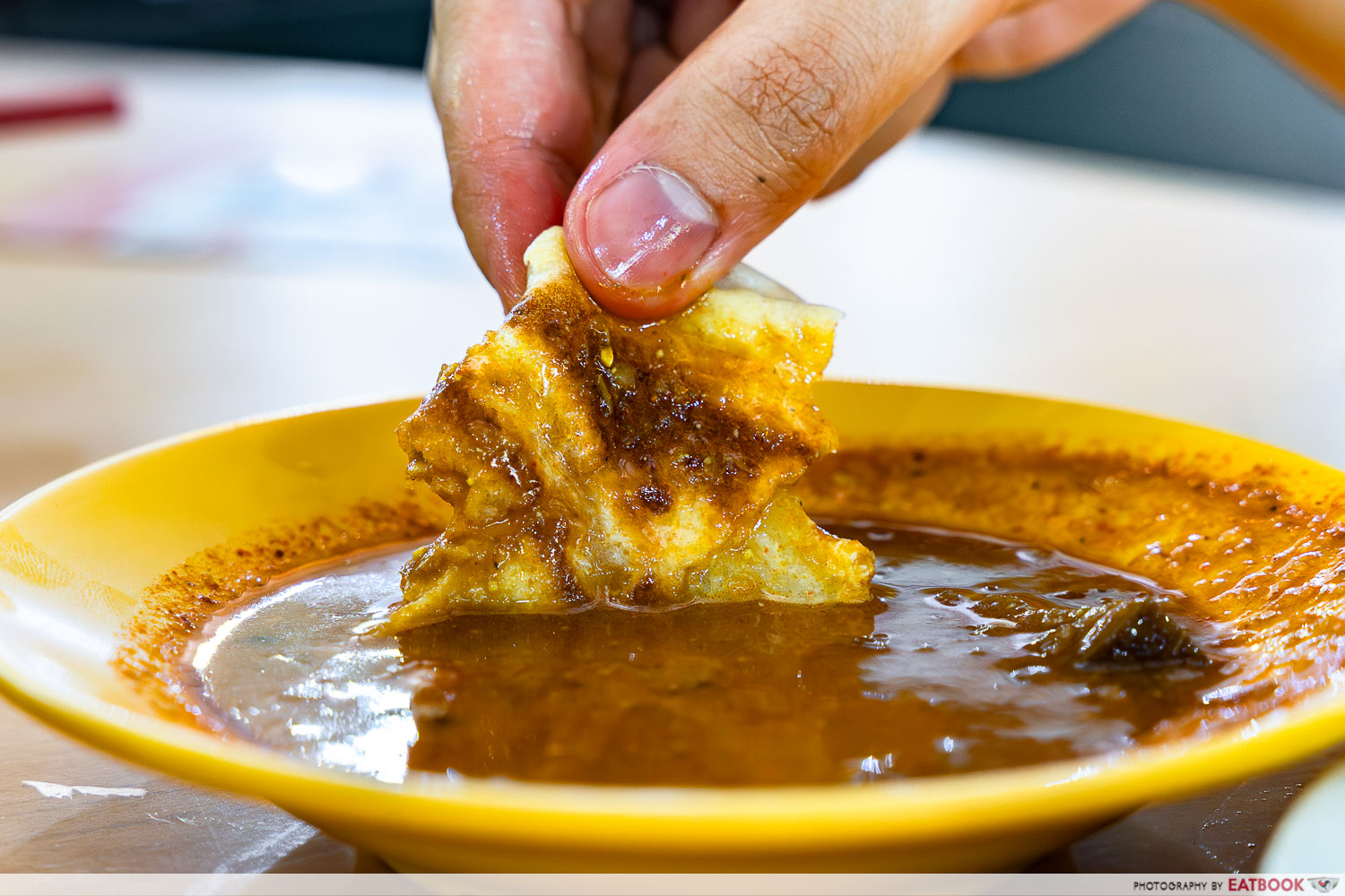 thye-hwa-heng-canteen-indian-muslim-food-egg-prata-fish-curry-interaction