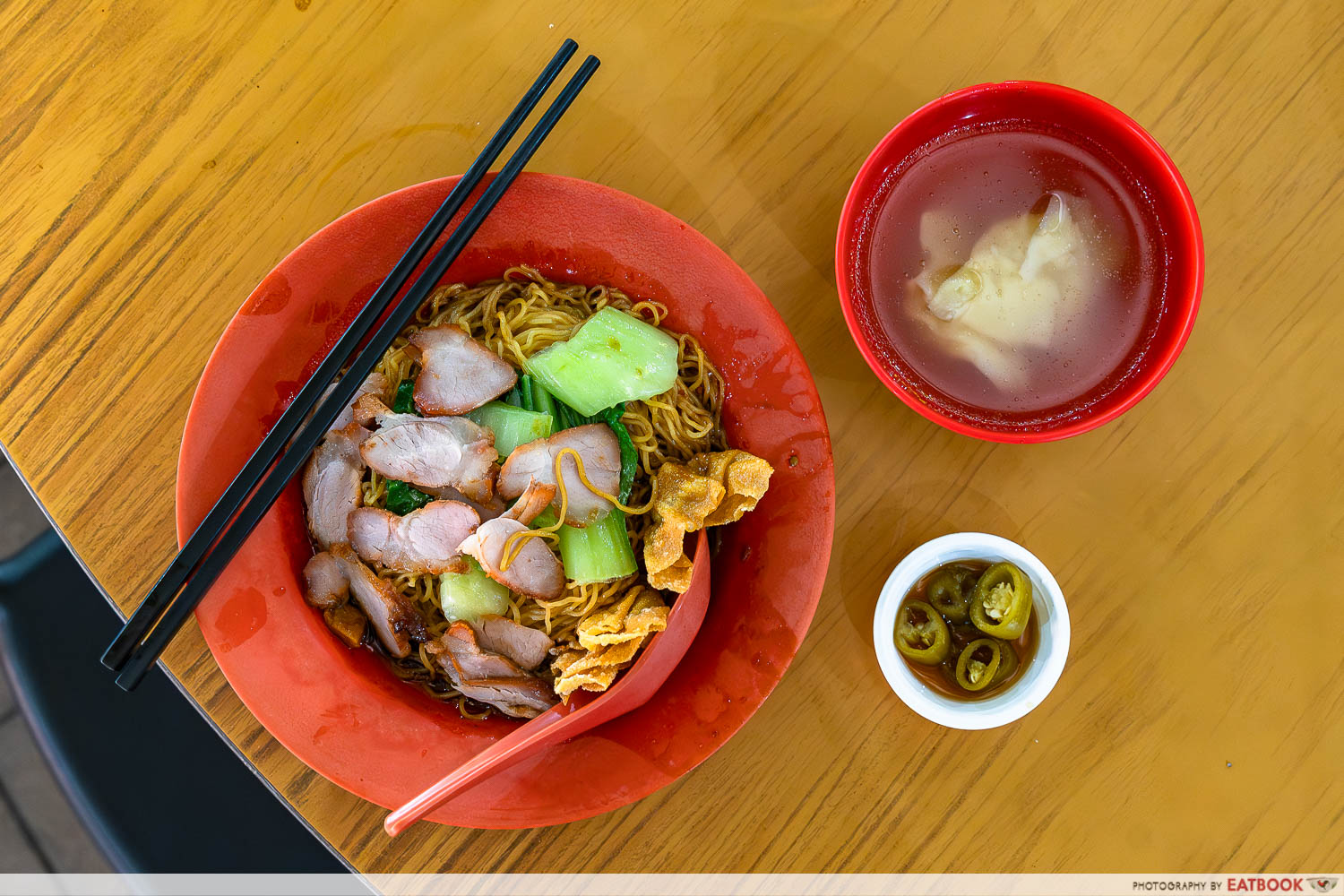 thye-hwa-heng-canteen-kim-kee-noodle-dry-wanton-mee-flatlay
