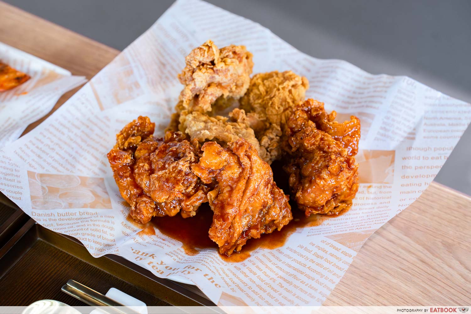 Kimpsons-Table-korean-fried-chicken