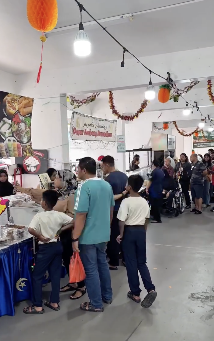 fiesta-makanan-di-bazaar-ramadhan-tampines-central-ambience