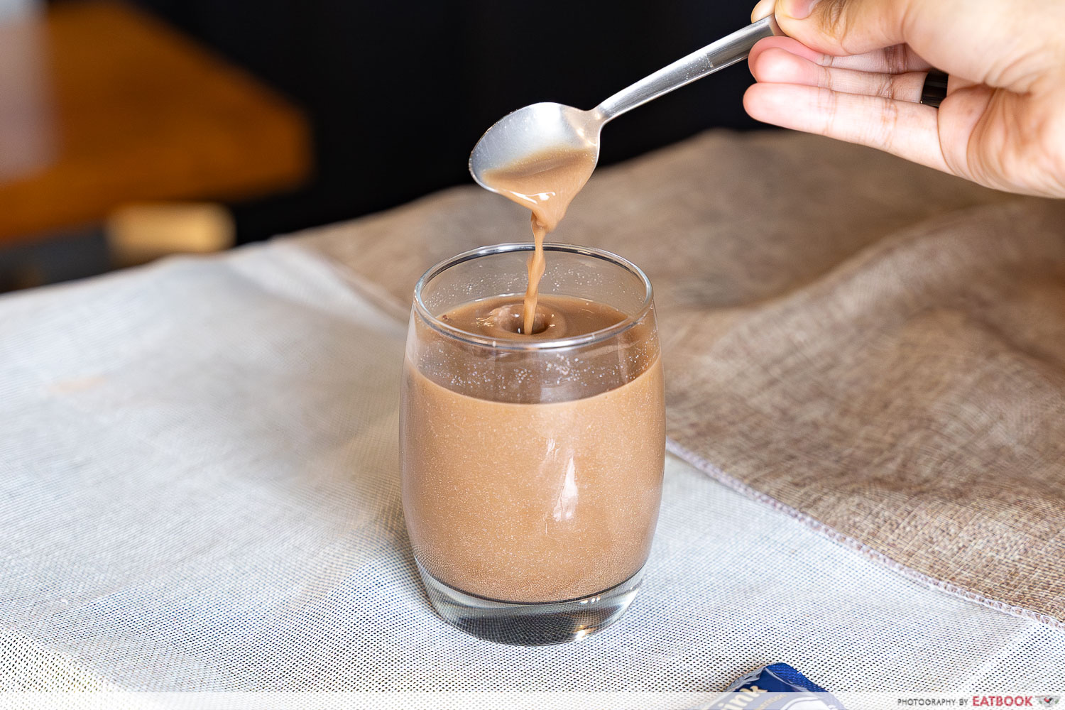 gardenia-chocolate-malt-drink-stirring-interaction