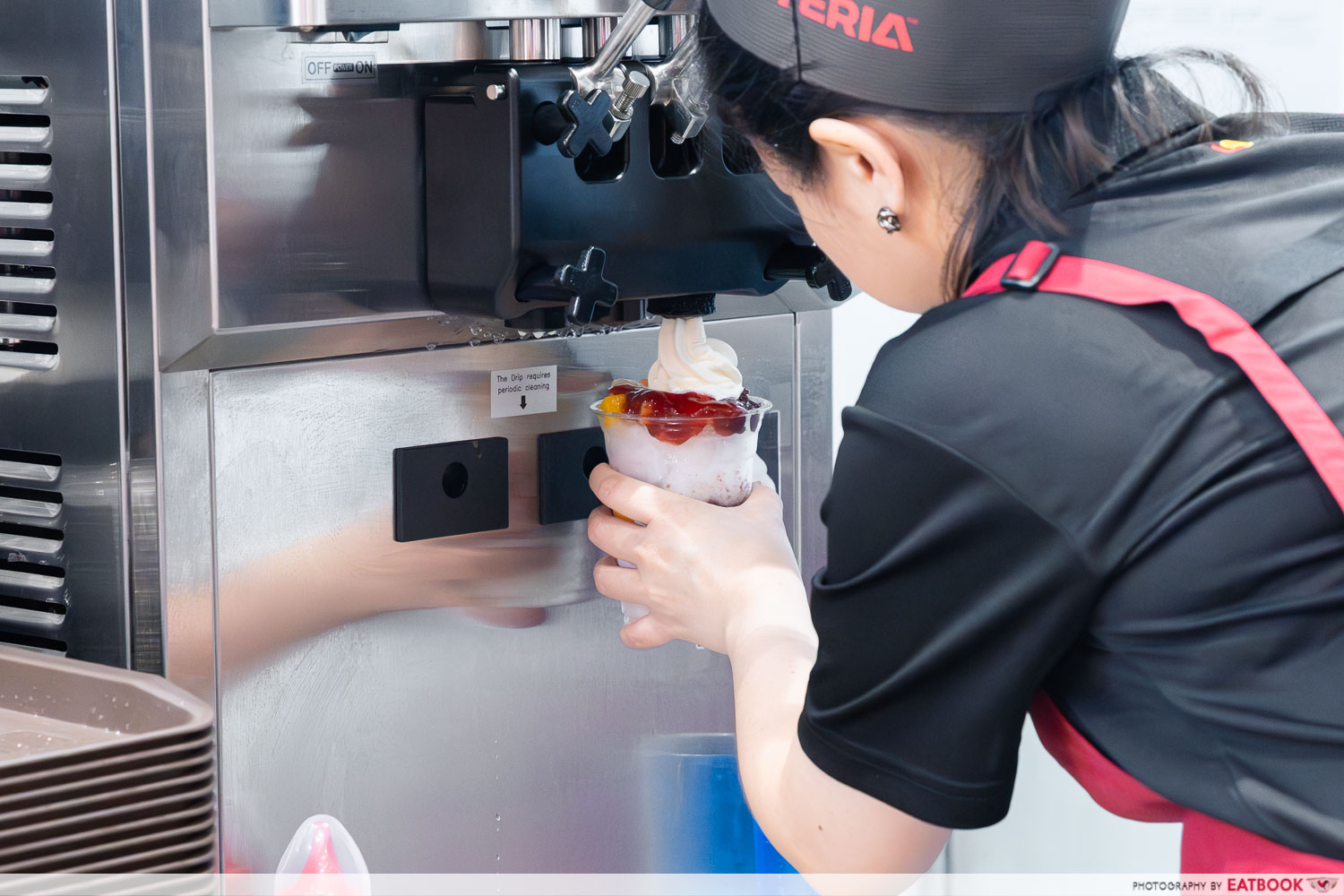 lotteria-cup-bingsu-prep