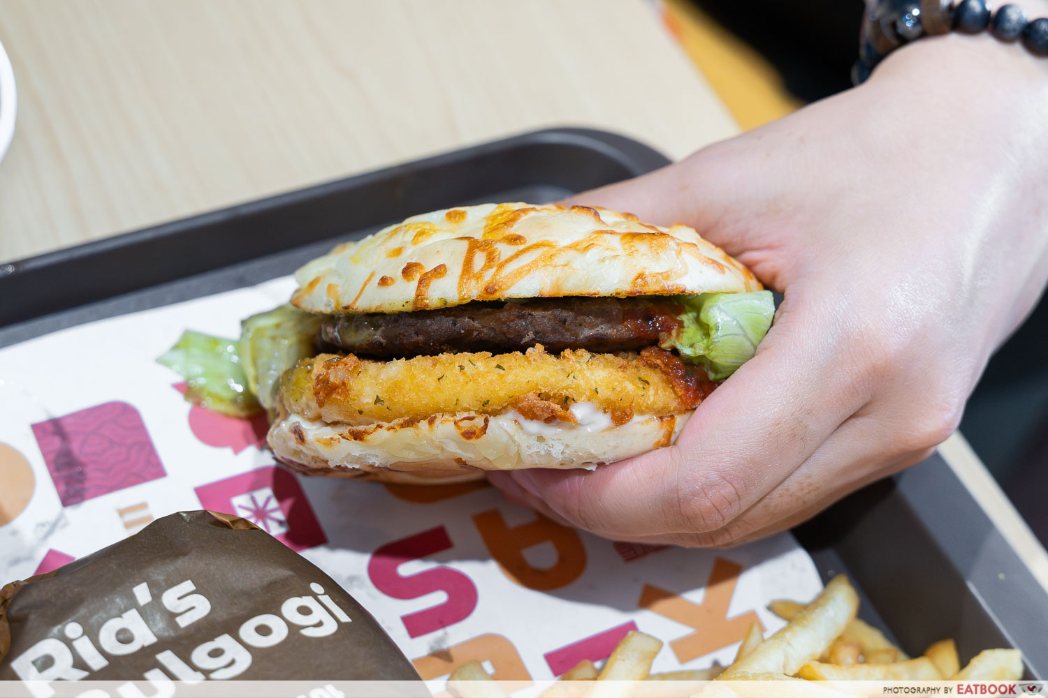 lotteria-mozzarella-tomato-basil-burger-interaction