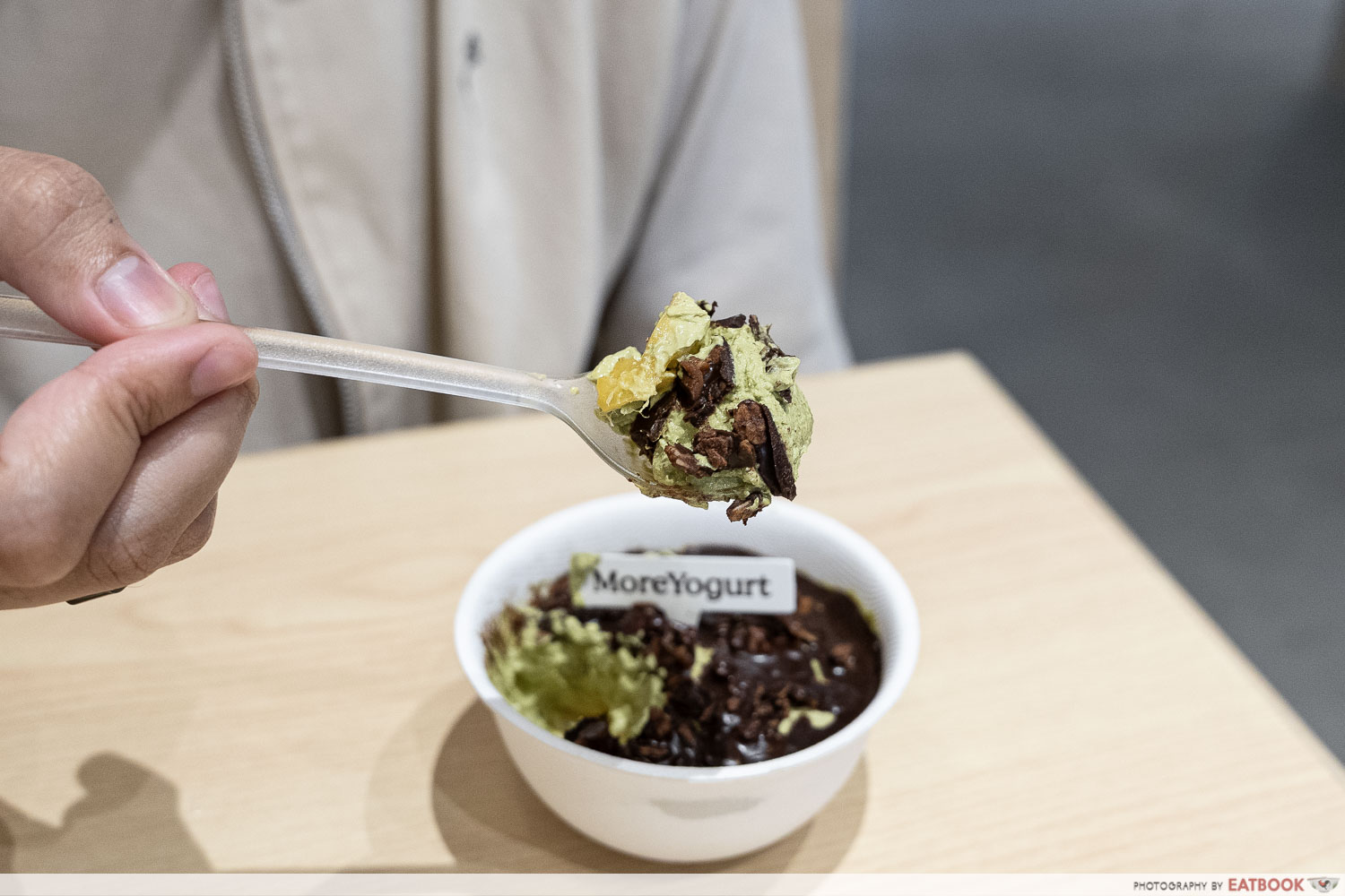 more-yogurt-matcha-mango-chocolate-crunch-bowl-interaction