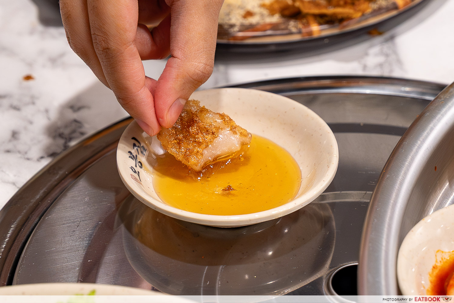 obongzip-grilled-tteok-dipping-interaction