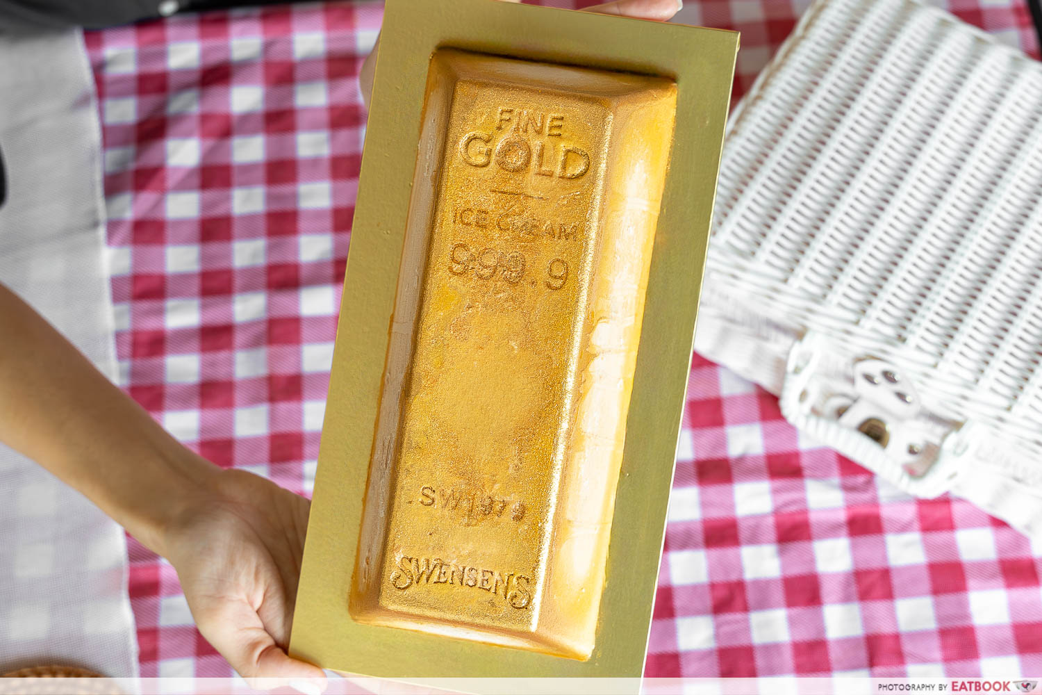 swensens-gold-bar-ice-cream-flatlay