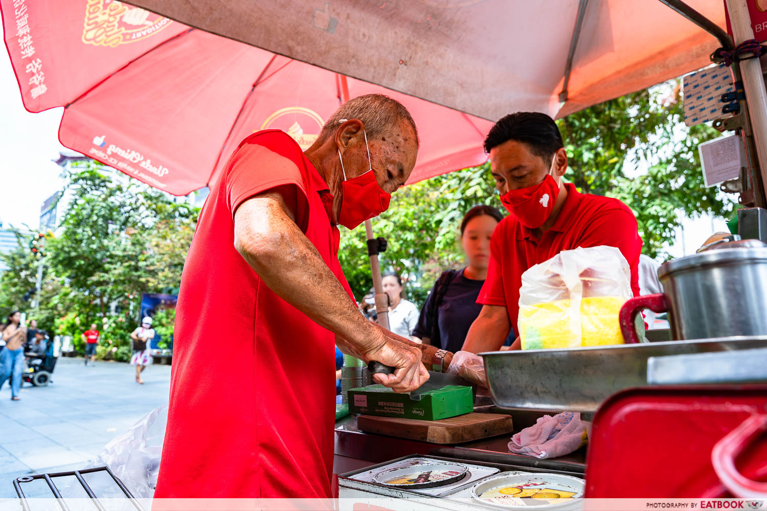 uncle-chieng-ice-cream-cart-btf-chopping-ice-cream-prep