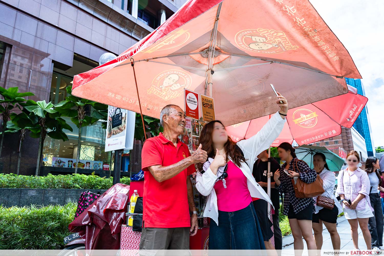 uncle-chieng-ice-cream-cart-btf-posing-with-customers-interaction