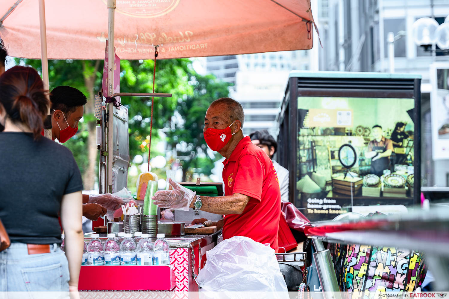 uncle-chieng-ice-cream-cart-btf-serving-customers-side-view-interaction