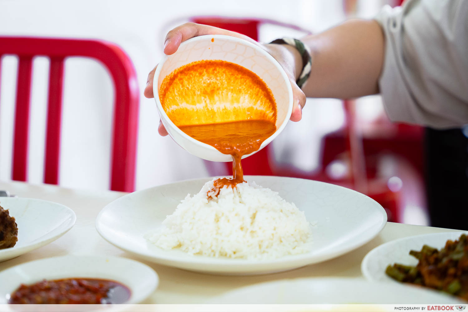 warong-nasi-pariaman-complimentary-chicken-curry-interaction