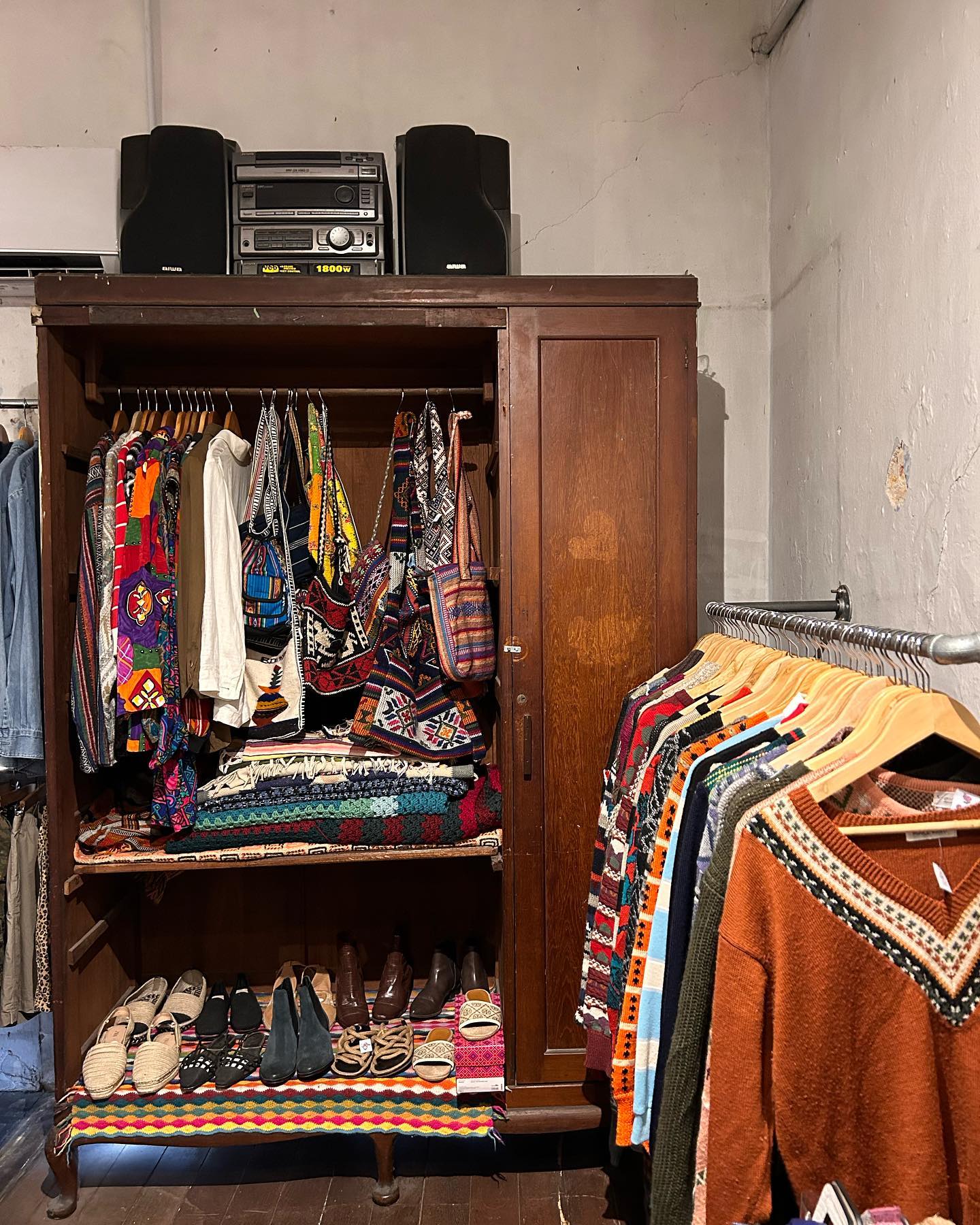 kedai dhoby shanghai JB clothing rack
