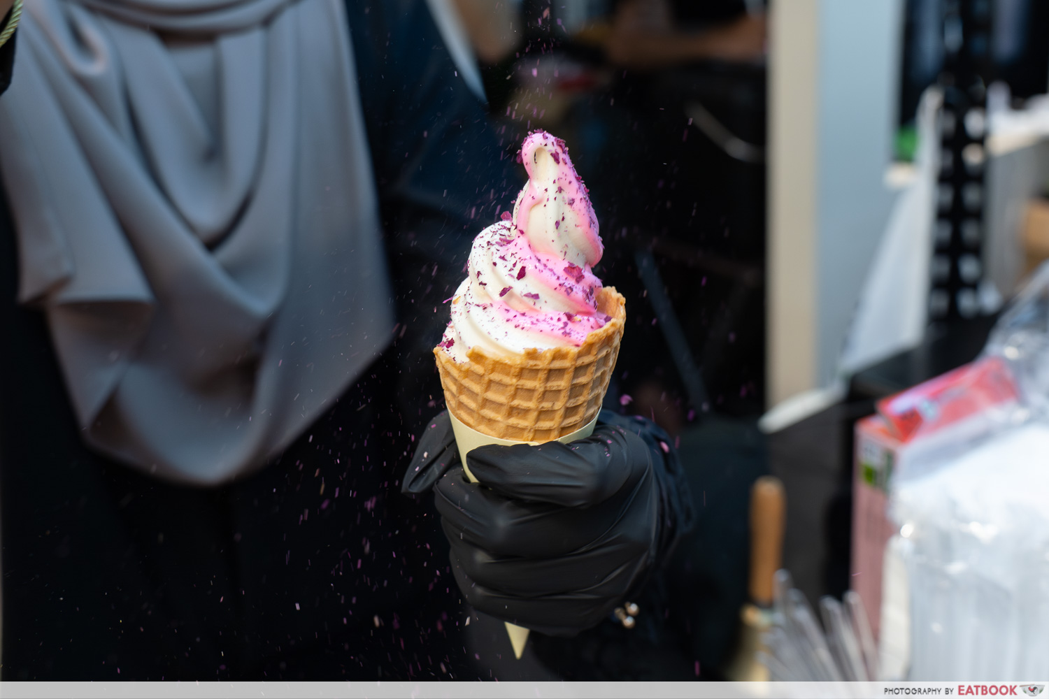 gemilang-kampong-gelam-bazaar-2026-mawarozze-signature-rose-swirl-prep