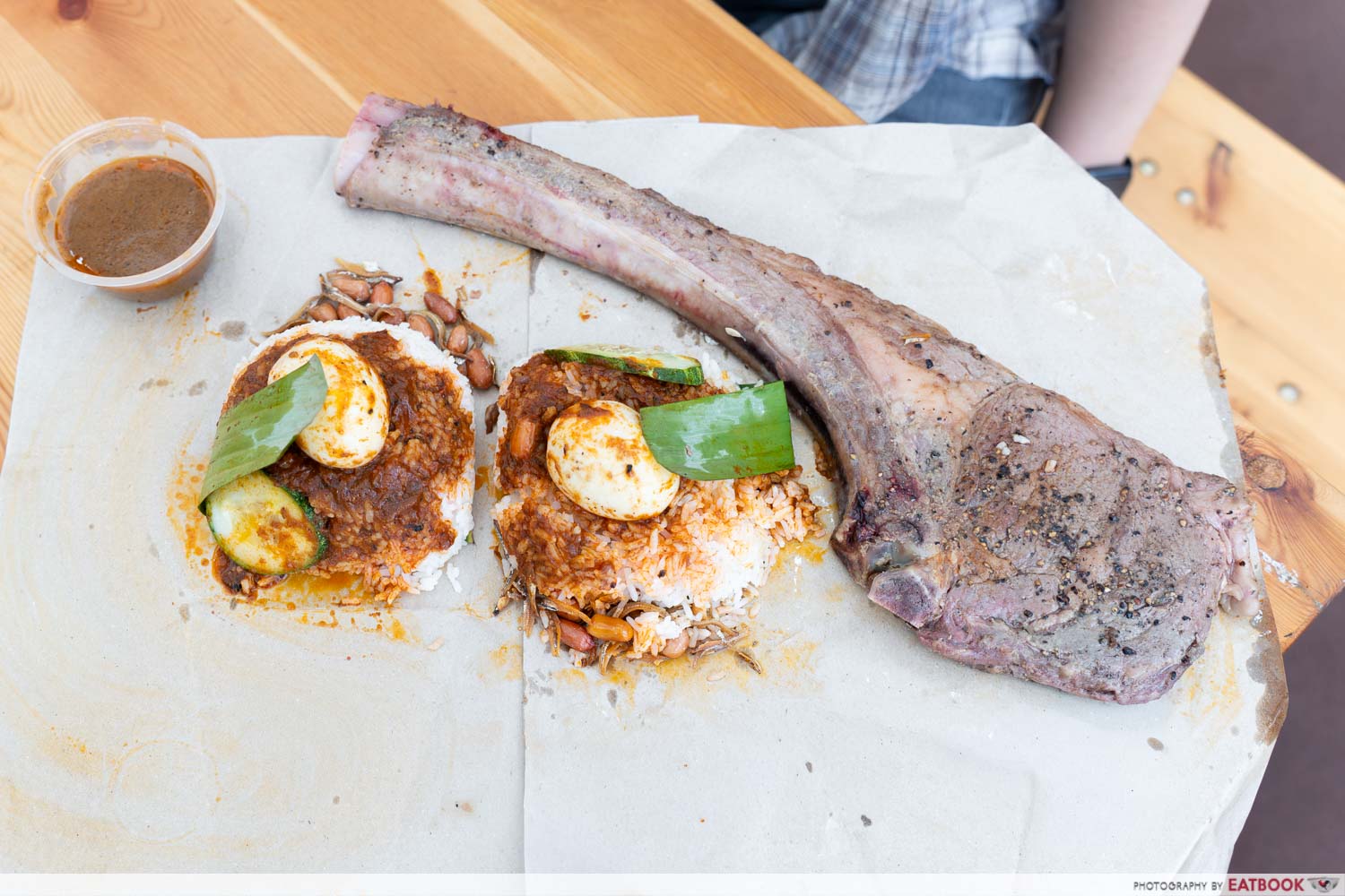 gemilang-kampong-gelam-bazaar-2026-tomahawk-havoc-kak-ummi-tomahawk-nasi-lemak-flatlay