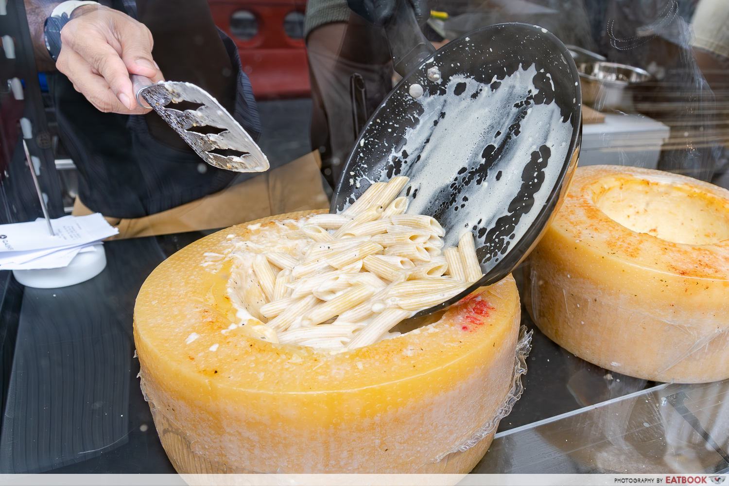 gohed-gostan-cheesewheel-prep