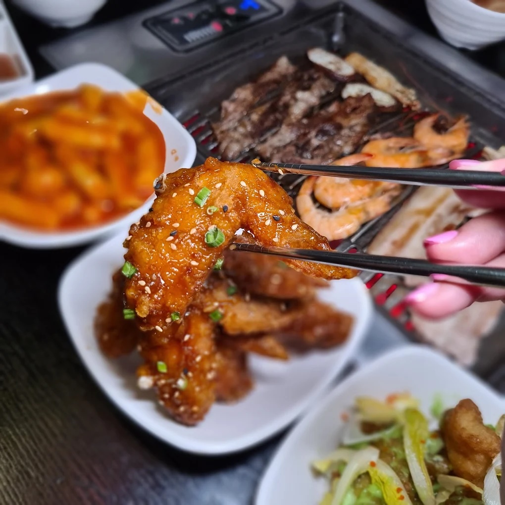im-kim-korean-bbq-korean-chicken-wings-student-food-deals-interaction