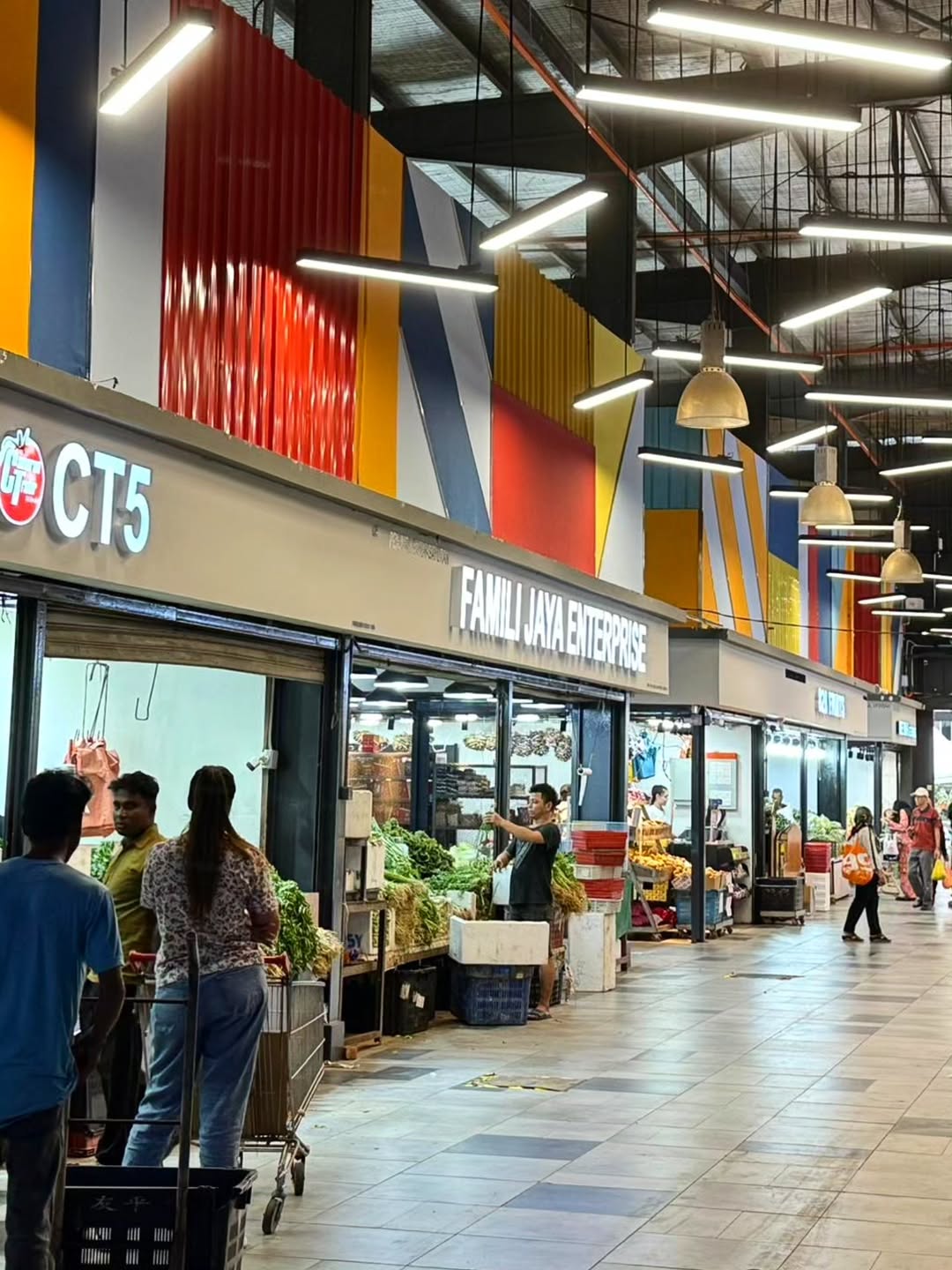 kipmall-tampoi-canopy-wet-market-ambience