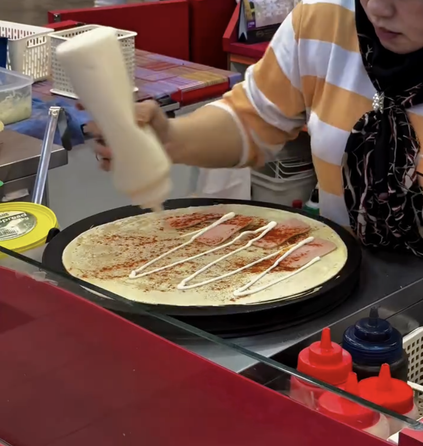 kipmall-tampoi-crispy-hot-rolls-chicken-ham-cheese-crepes-prep