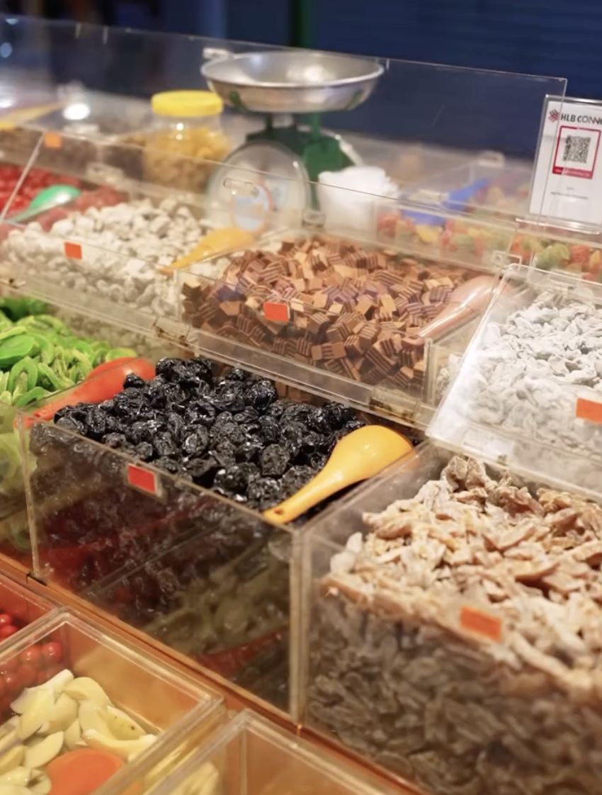 kipmall-tampoi-perniagaan-asamanis-dried-fruit-flatlay