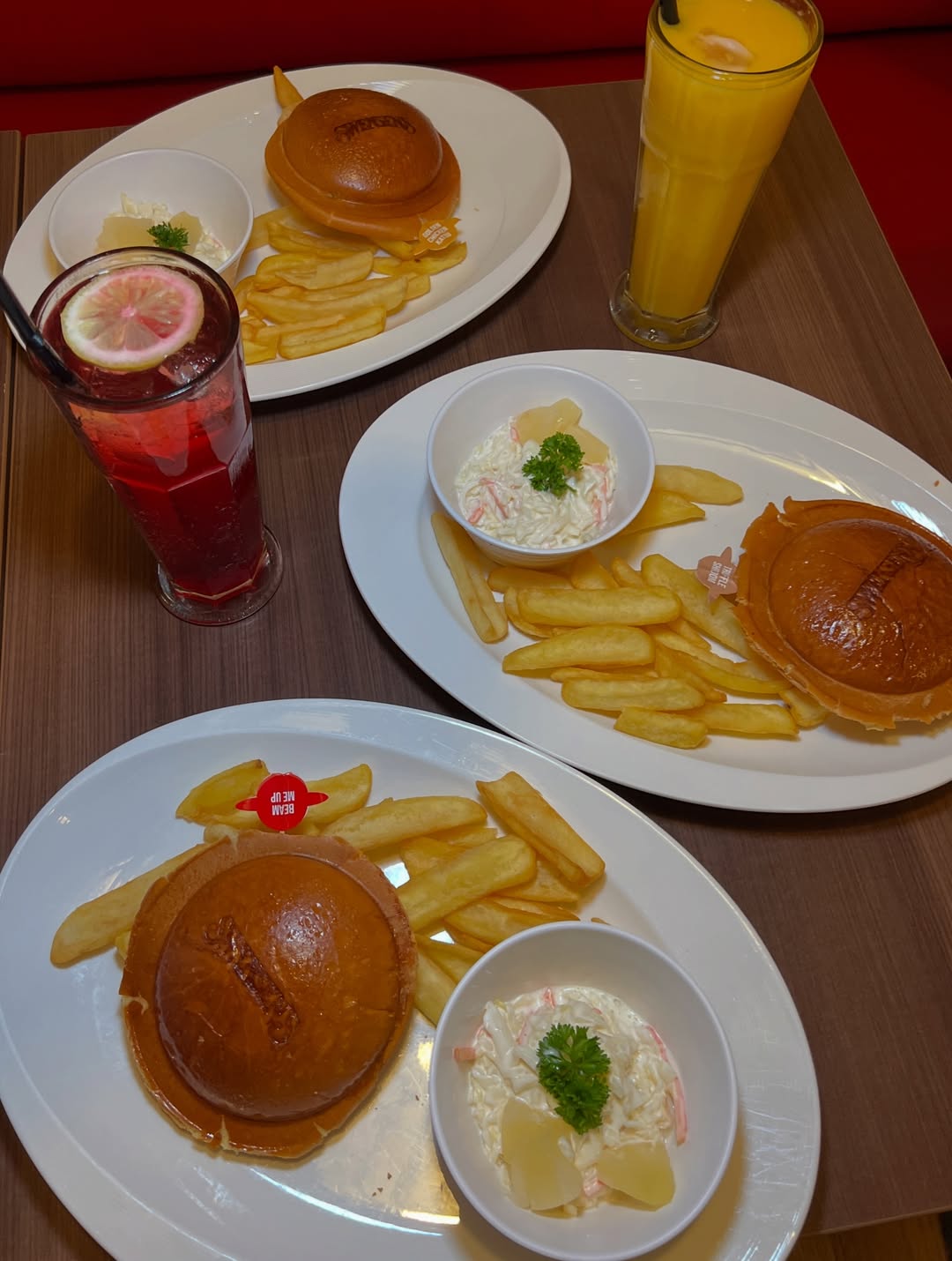swensens-truffle-shroom-ufo-burger-student-food-deals-flatlay