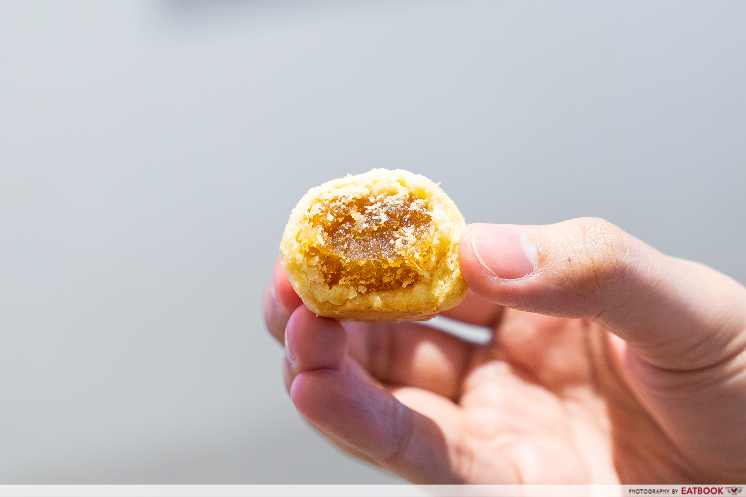two-bakers-pineapple-tart-vending-machine-pineapple-ball-interaction