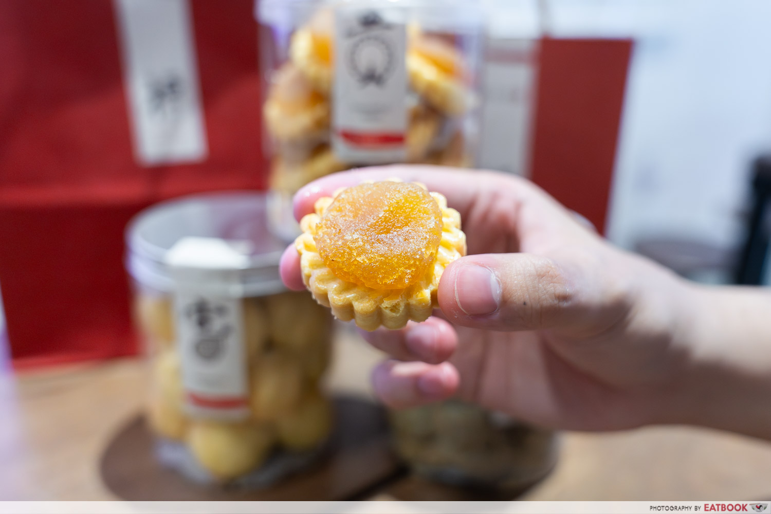 two-bakers-pineapple-tart-vending-machine-pineapple-tart-interaction