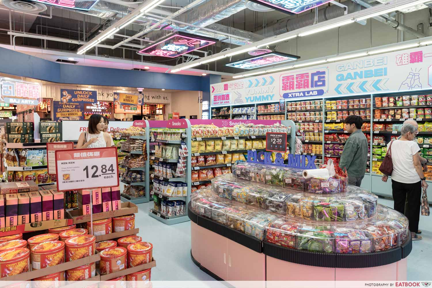 xtra-lab-fairprice-xtra-jurong-point-shelves-snack-bar-ambience