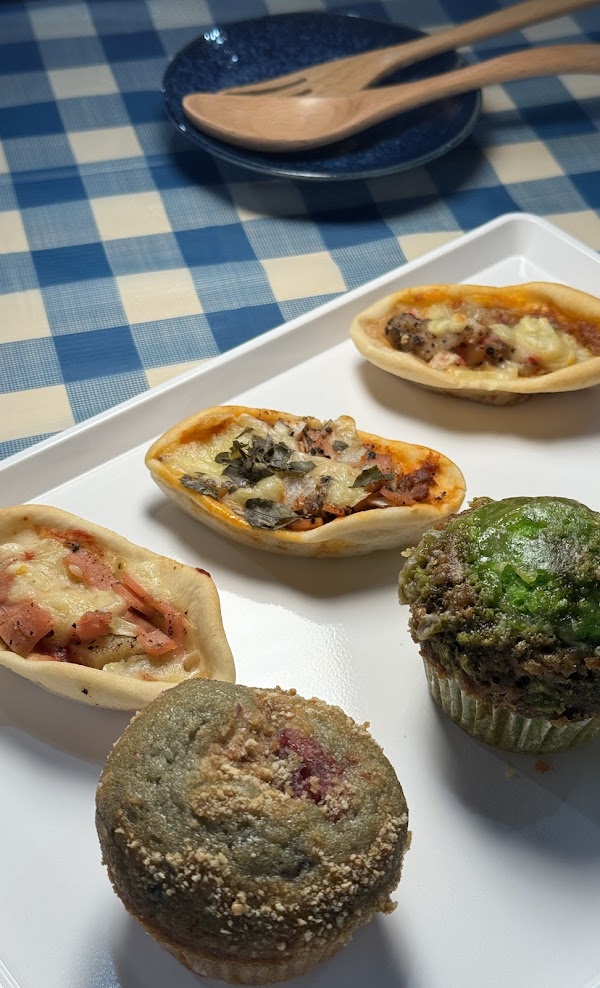 Baker-rst-boat-pizzas