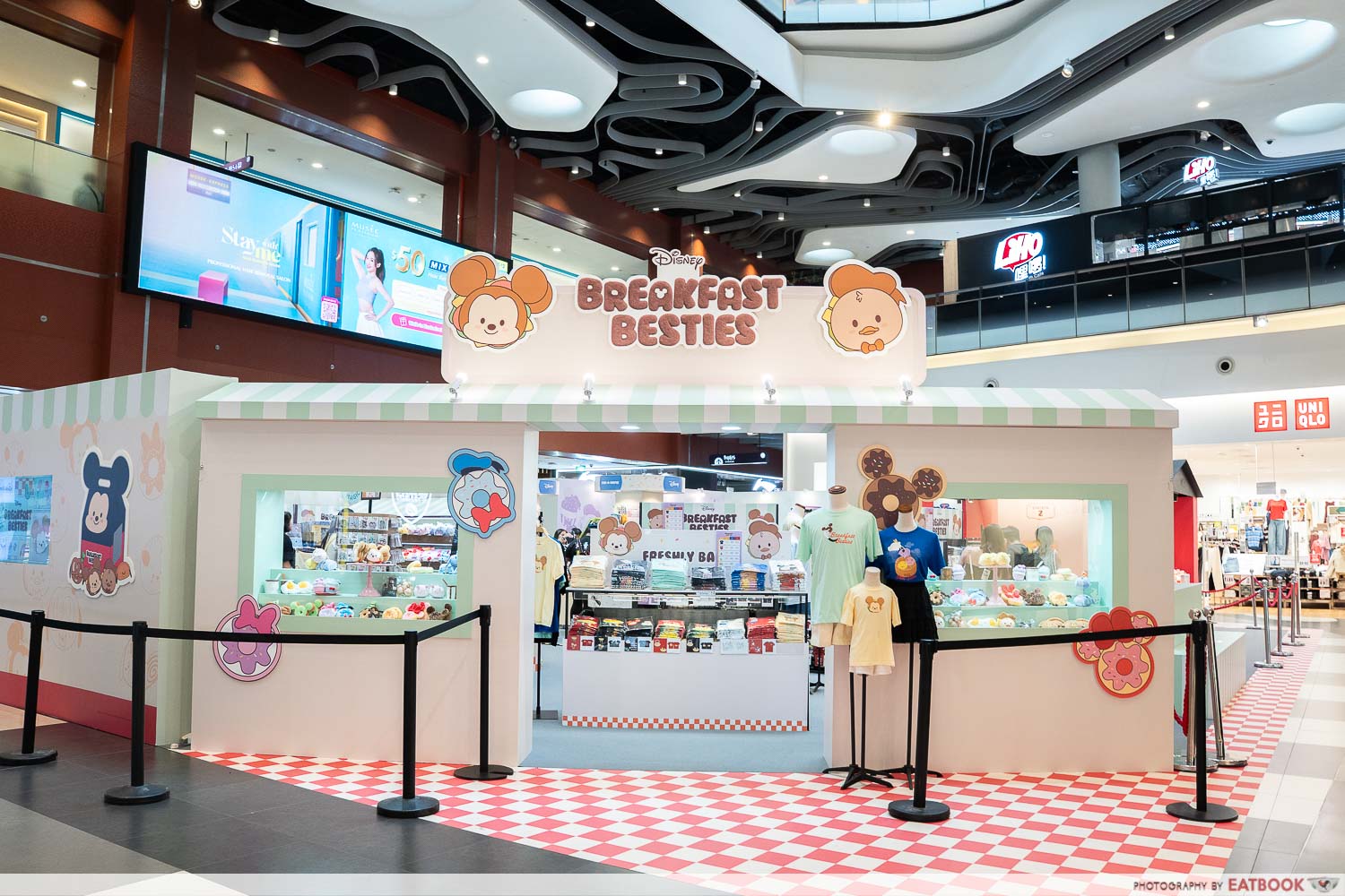Disney-Plush-Pop-Up-storefront