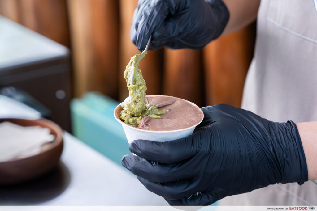 bomul-samgyetang-gelato-bar-scooping