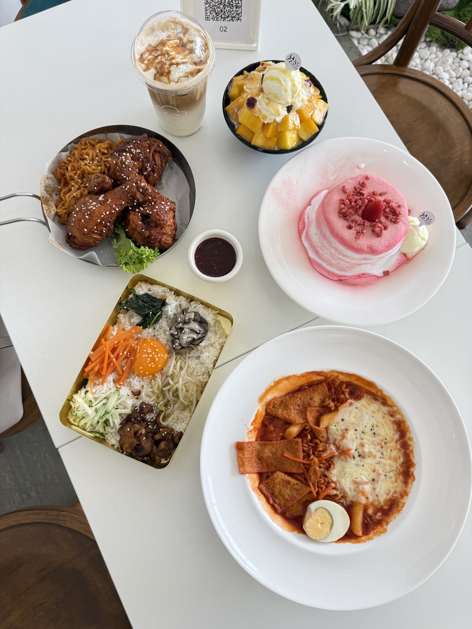 cheotnun-cafe-flatlay