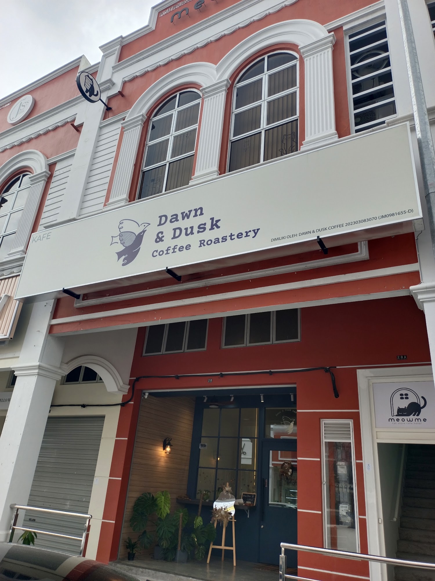 dawn-and-dusk-coffee-roastery-storefront