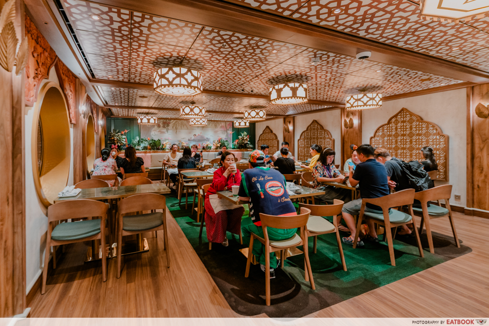 disney adventure cruise - mowgli's eatery ambience