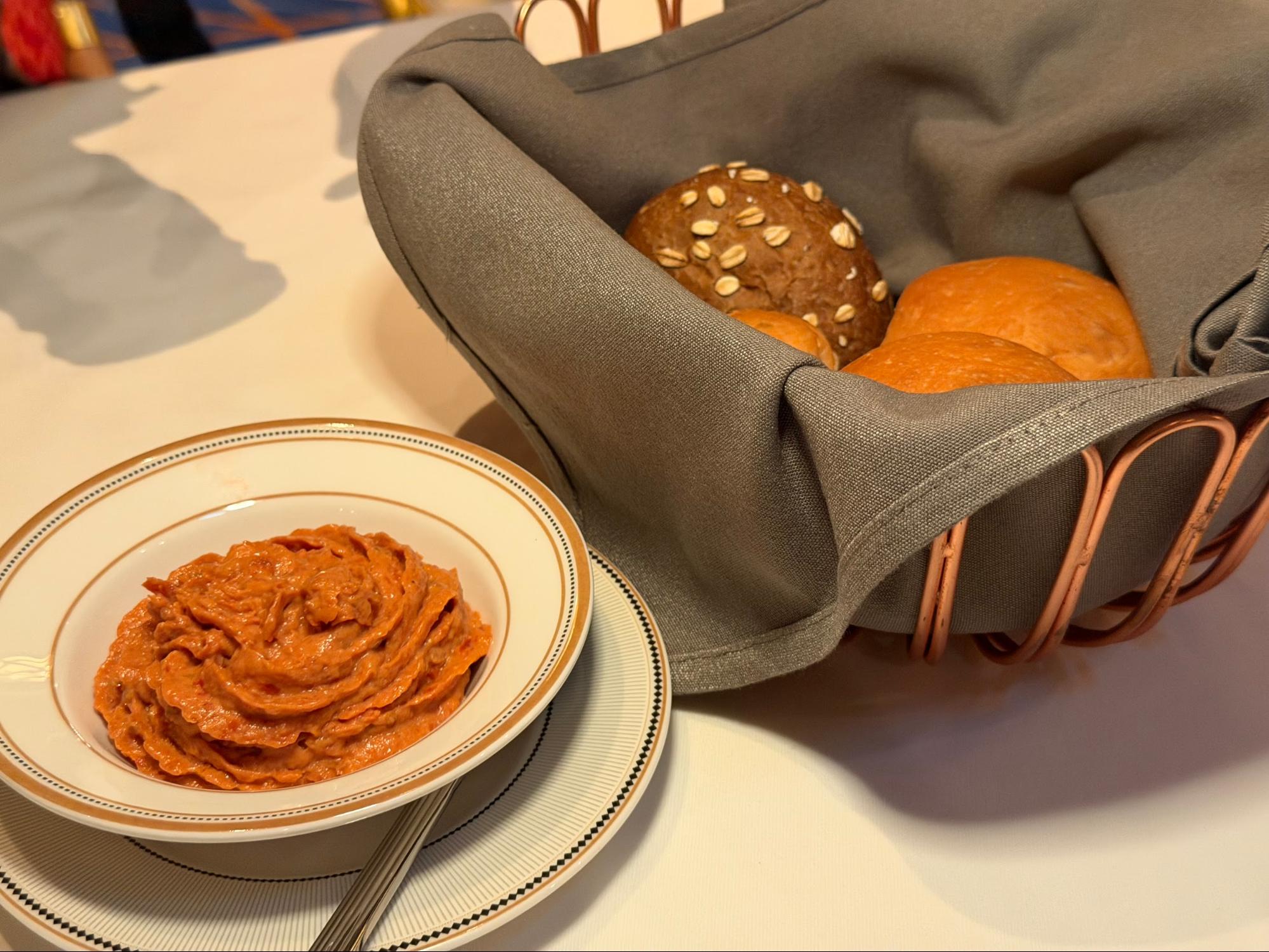disney-cruise-warm-buns
