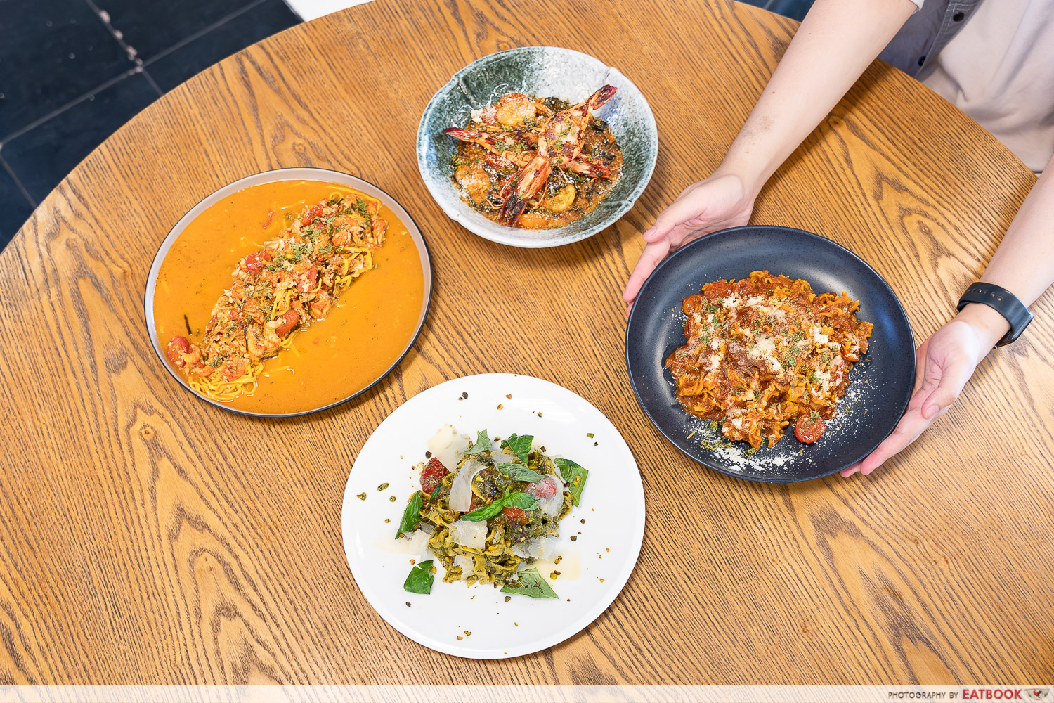 eightisfy-western-interaction-flatlay