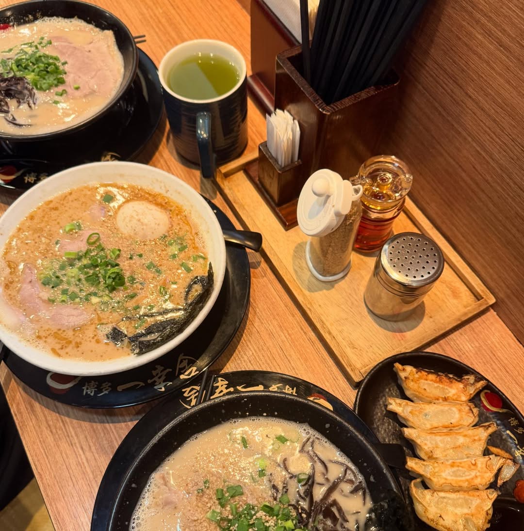 hakata-ikkousha-ramen-flatlay