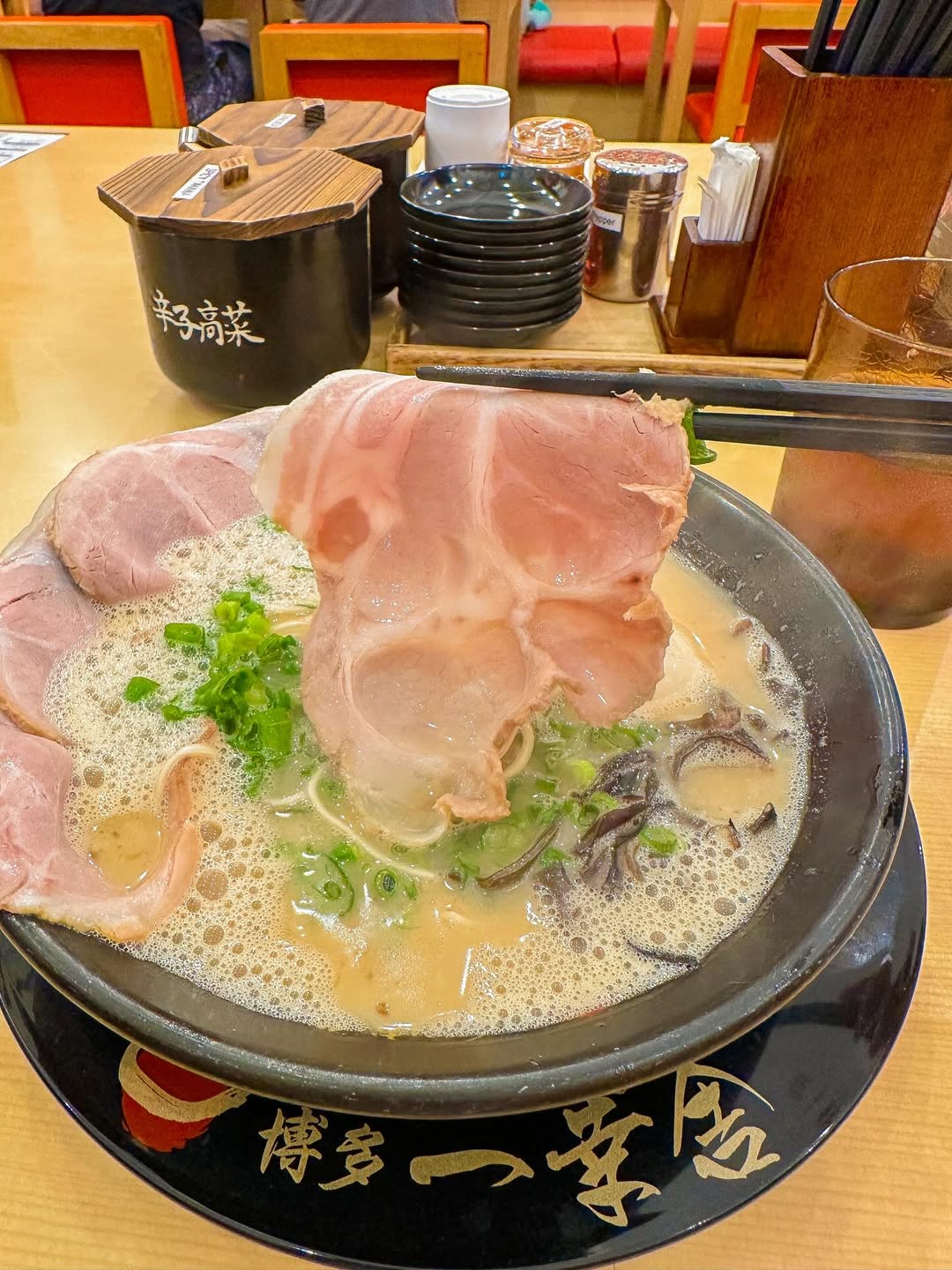hakata-ikkousha-ramen-tonkotsu-special-interaction