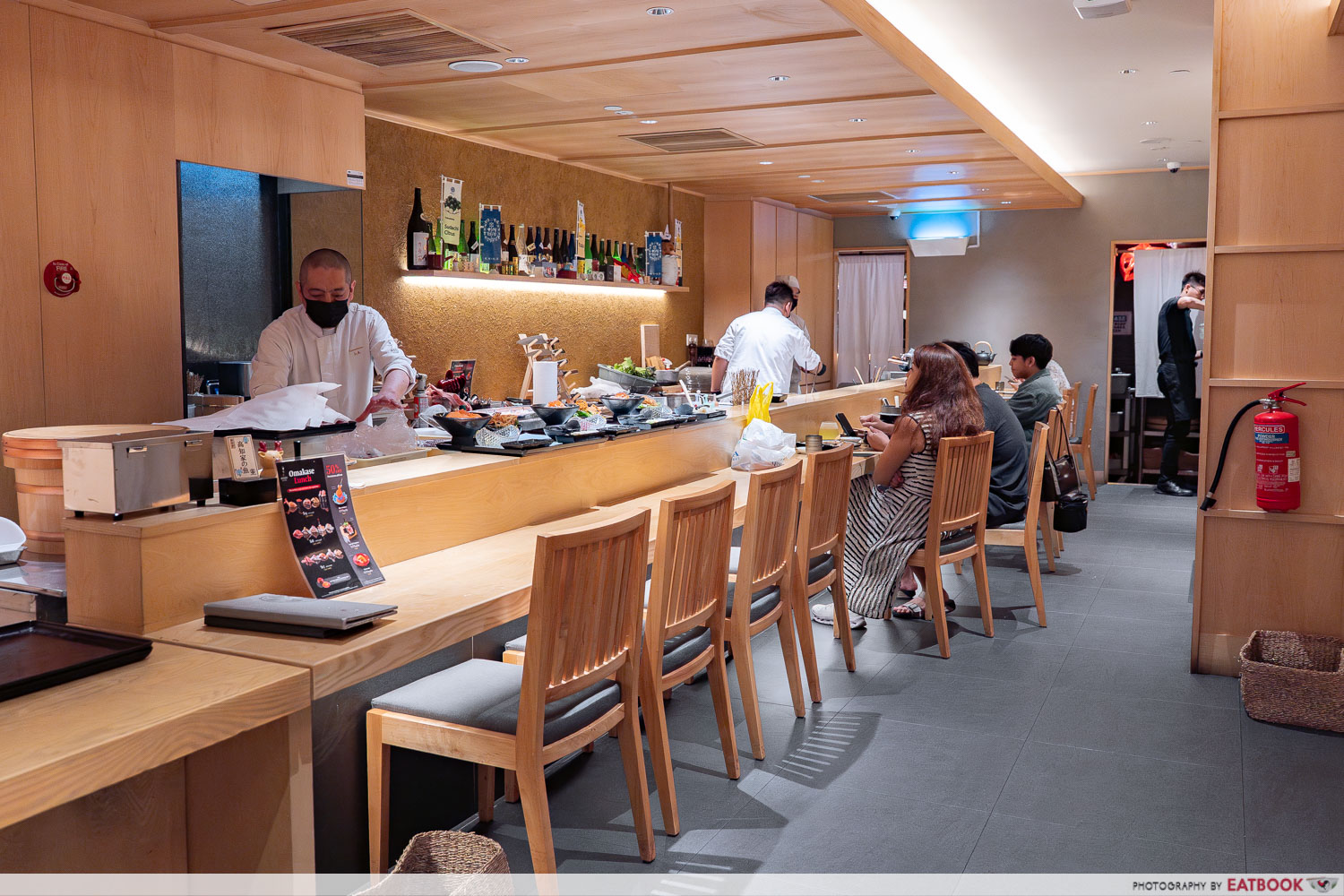 haku-sushi-rolling-omakase-ambience