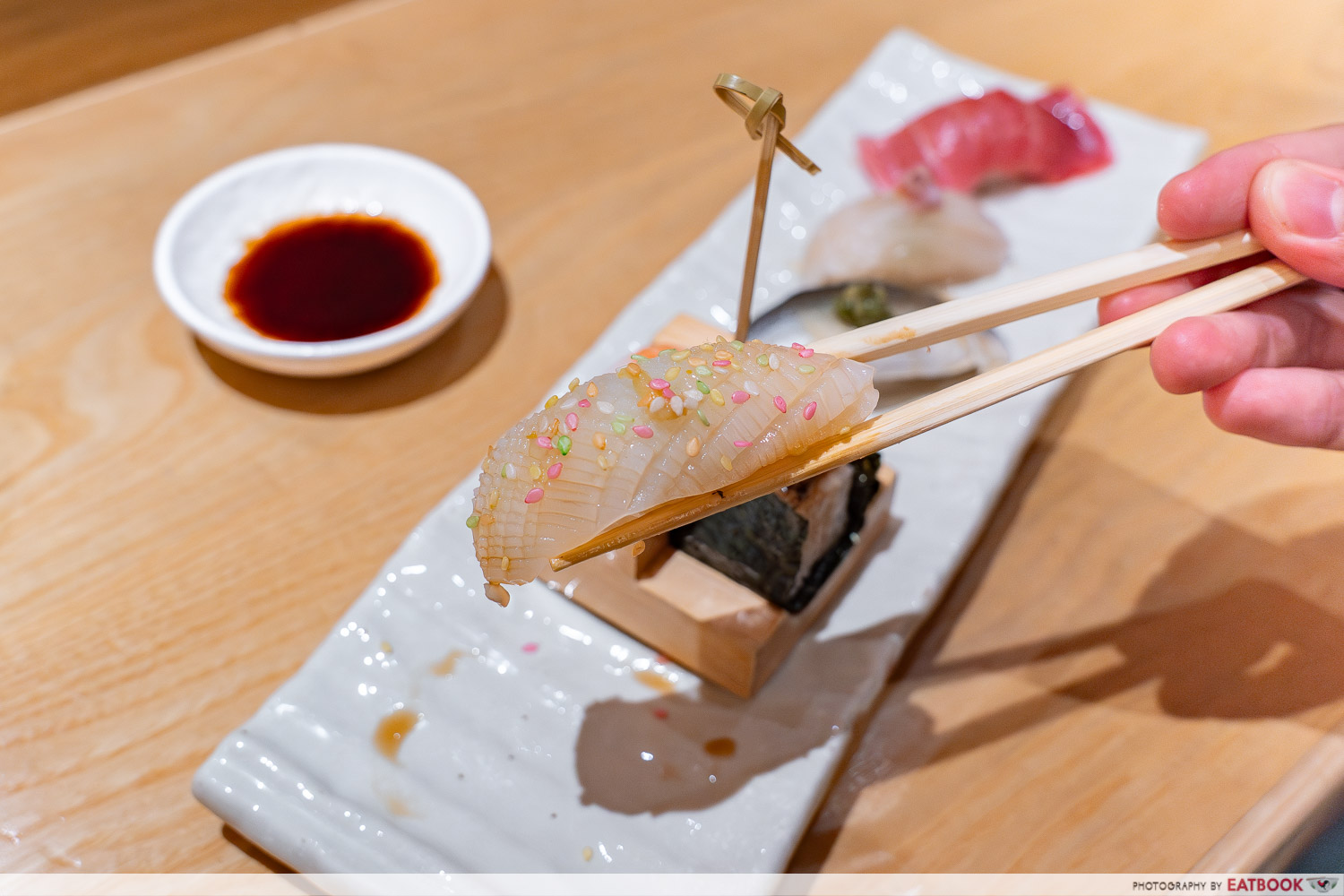 haku-sushi-rolling-omakase-ika-sushi-interaction