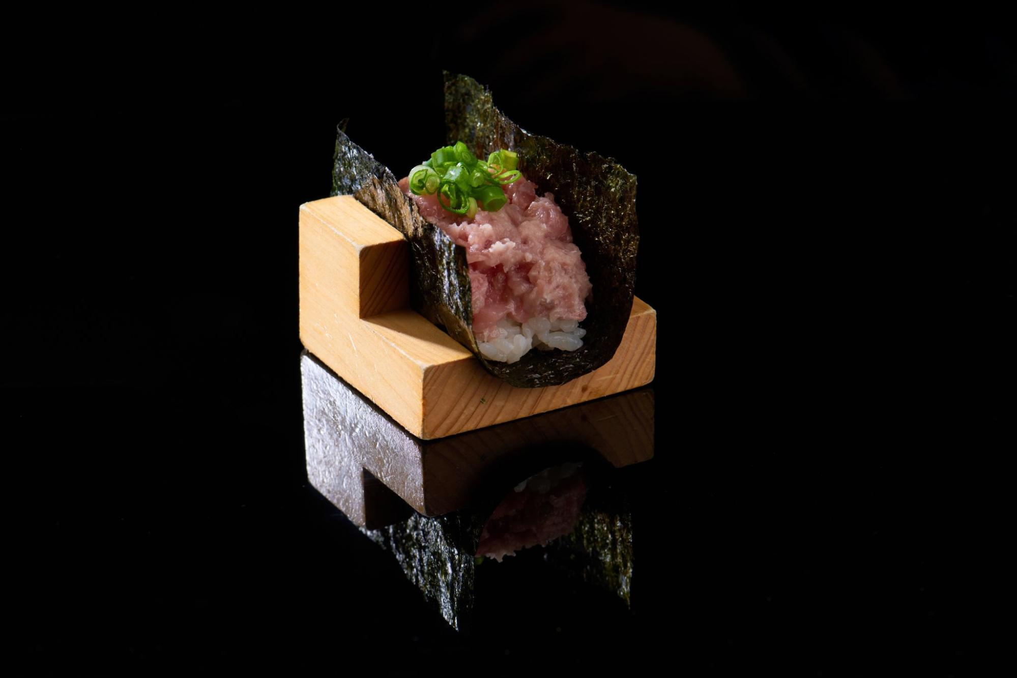 haku-sushi-rolling-omakase-lunch-special-negitoro-establishment