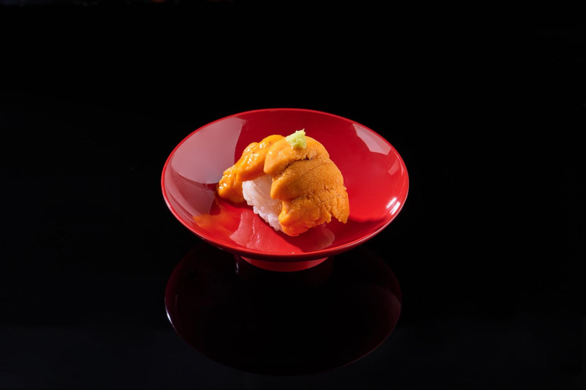 haku-sushi-rolling-omakase-lunch-uni-sushi-establishment