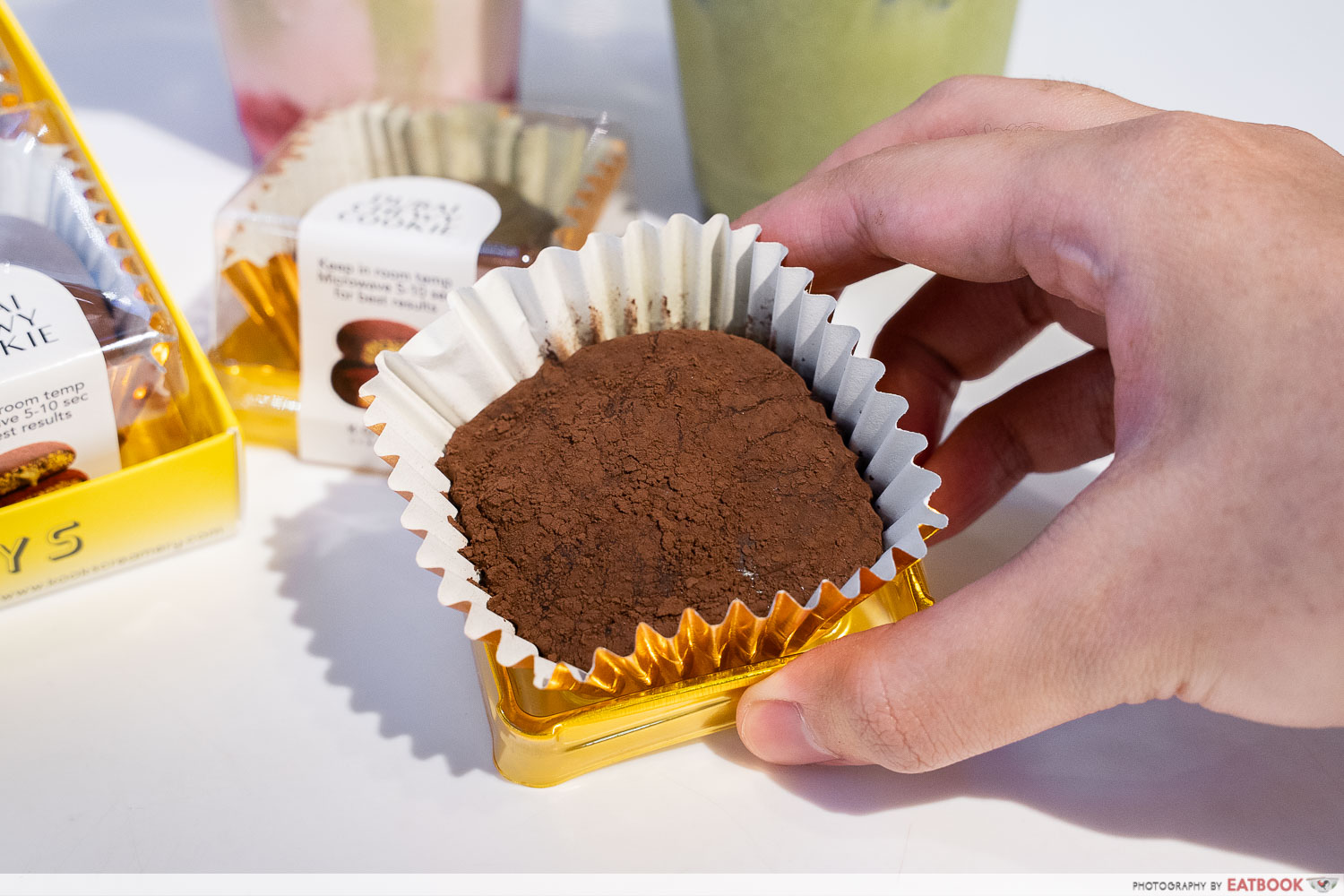 kooks-creamery-dubai-chewy-cookie-interaction