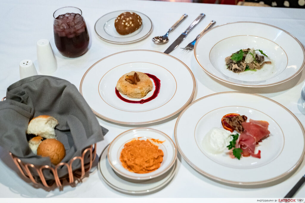 navigators-club-flatlay