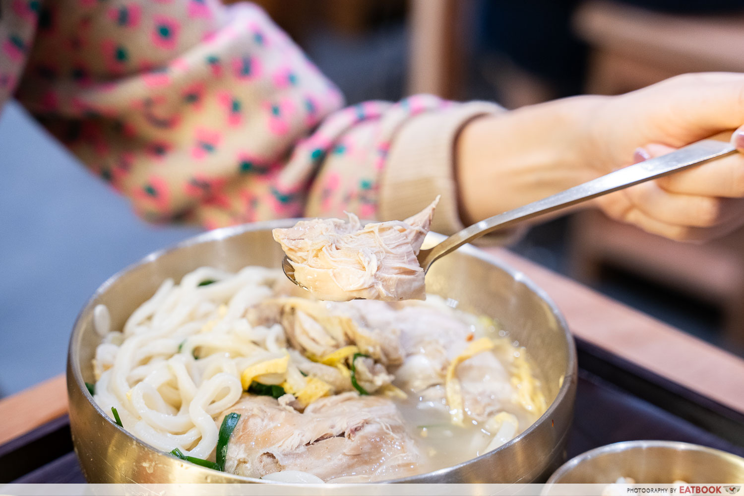 seoul-noodle-shop-half-chicken-noodles-interaction