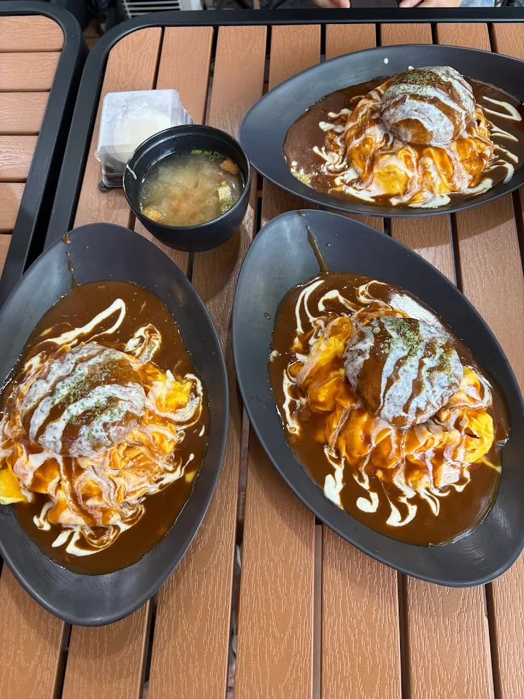 2-chefs-too-many-beef-hamburg-omu-rice-flatlay