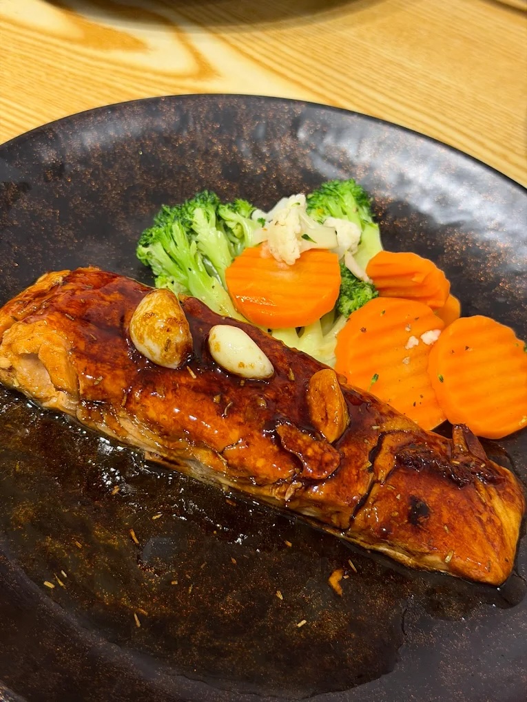 2-chefs-too-many-rosemary-teri-salmon-steak-establishment