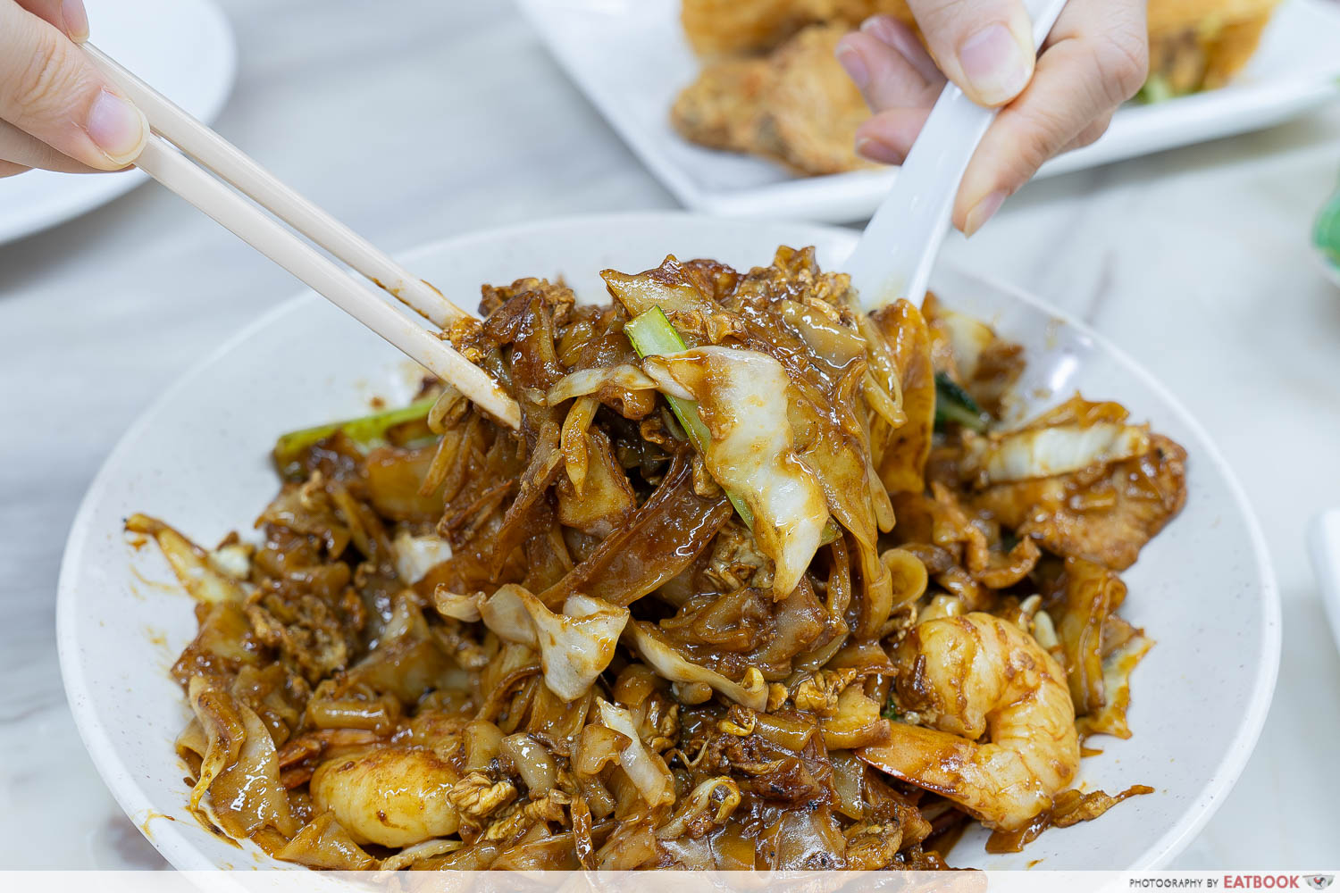 XH delicious seafood moonlight hor fun interaction shot